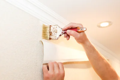Pose de papier peint à Amorots-Succos — revêtements muraux et toiles de verre